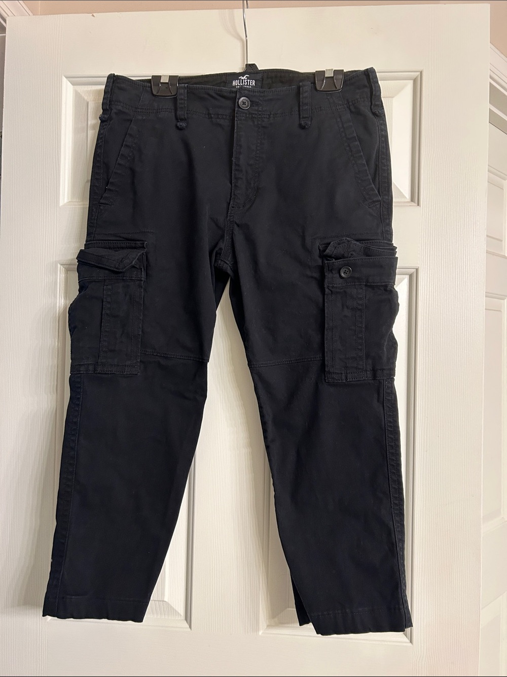 Hollister Men’s Black Cargo Pants waist 32 inseam altered to 22.5 in length.